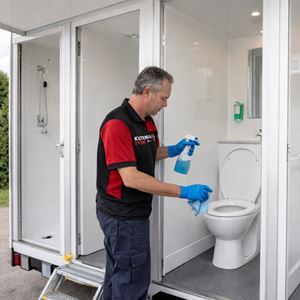 Schoonmaakservice toiletwagen 3-1-3