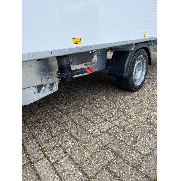 schaftwagen met toilet en bergingsruimte 