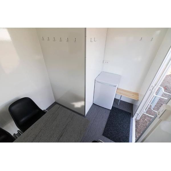 schaftwagen met toilet en bergingsruimte 